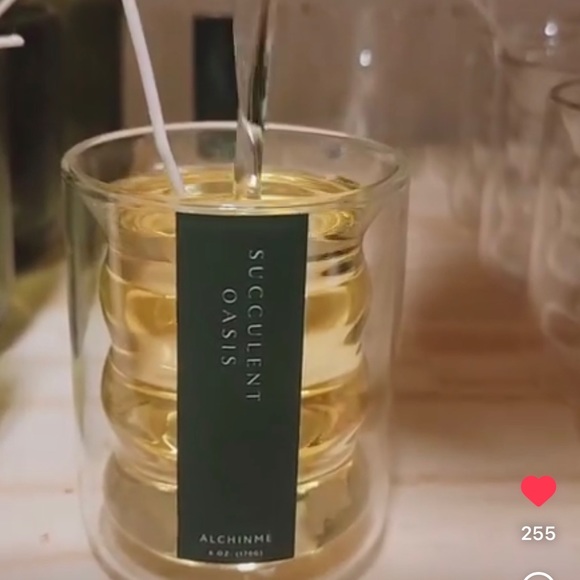 Luxury Wiggle Candle - Picture 3 of 7